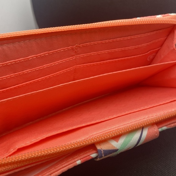 🪸VERA BRADLEY🪸Rain Forest Lily Coral RFID Turnlock Wallet in Cotton/NWT - Picture 7 of 8